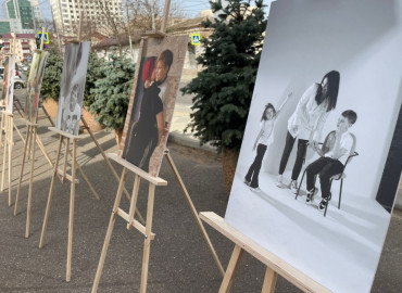 В Краснодаре весь апрель будет работать выставка с портретами «особенных» семей